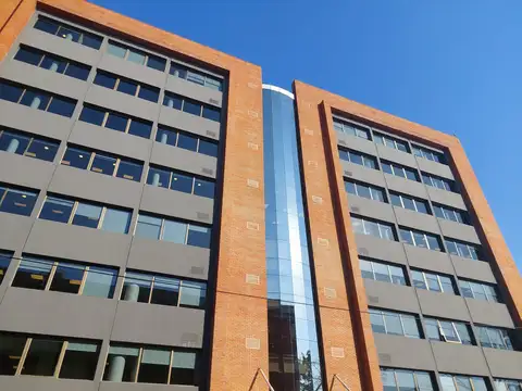 Excelente oficina en complejo Olivos Building