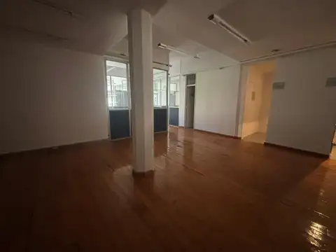 Oficina en Alquiler con 1 cochera