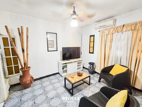 VENTA DE CASA EN ESQUINA CON PILETA Y QUINCHO