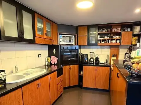 Chalet 5 Amb. con gran parque y gge quincho - mod. diseño -