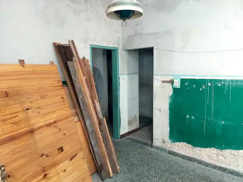 PH tipo casa a refaccionar en Haedo Sur