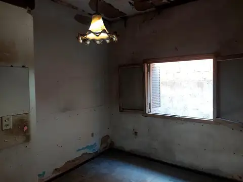 PH tipo casa a refaccionar en Haedo Sur