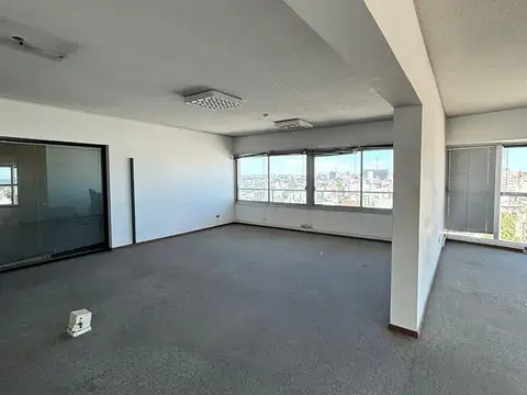 Oficina en Alquiler con 2 cocheras