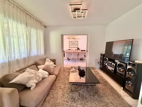 Casa en Alquiler con 1 cochera