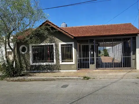 Propiedad Premium con Consultorio, Salón, Pileta y Parque