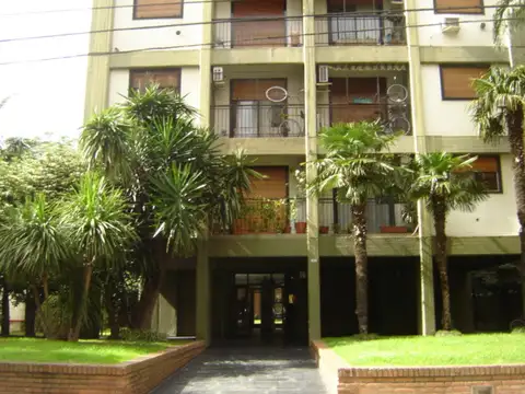 DEPARTAMENTO 3 AMB C/BCON JARDÍN COMÚN. EXCELENTE UBICACIÓN