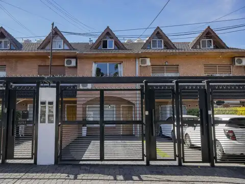 Dúplex de 4 ambientes   playroom en venta, en Olivos.