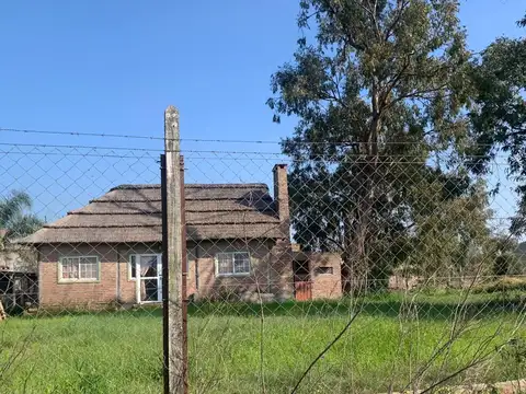 CASA EN COLASTINE CON BAJADA AL RIO