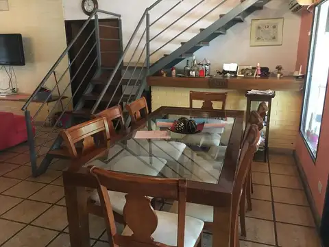 Gran casa sobre dos terrenos en Aranjuez.