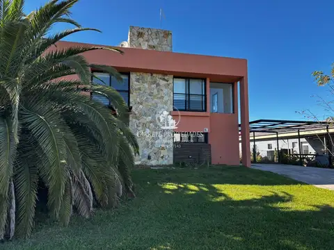Casa de 5 ambientes y pileta en Area 5. Barrio San Sebastián 100
