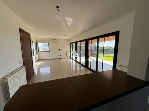 Casa 5 ambientes con 1 baño