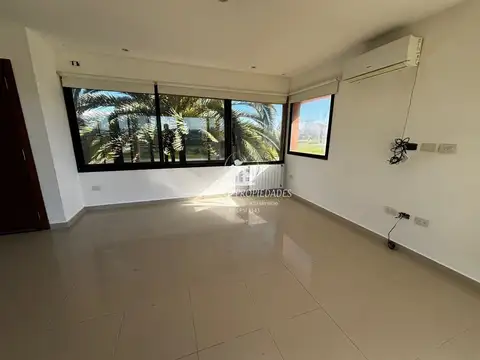 Casa en Venta con 4 cocheras