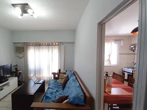 VENTA 2 AMBIENTES  LUMINOSO CON COCHERA Y BALCON