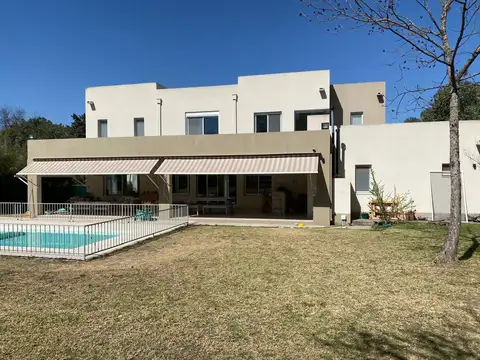 Casa en Alquiler en San Lorenzo, USD 3.500