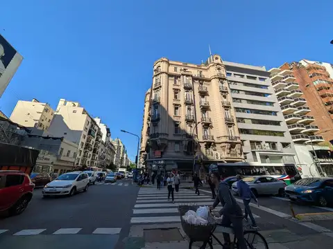 Oficina 7 ambientes con 4 baños