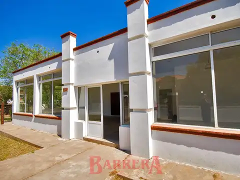 Local c/depósito s/Av. Norte sobre lote 800 m2