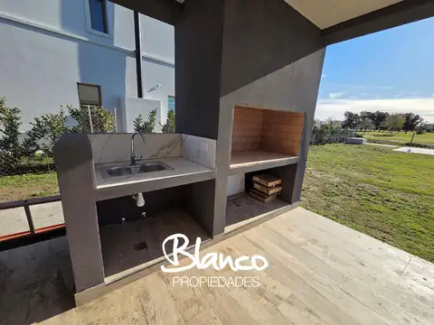 Casa 4 ambientes con 3 baños