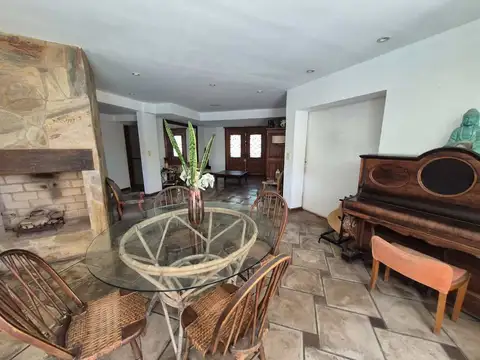 Casa en Venta con 4 cocheras