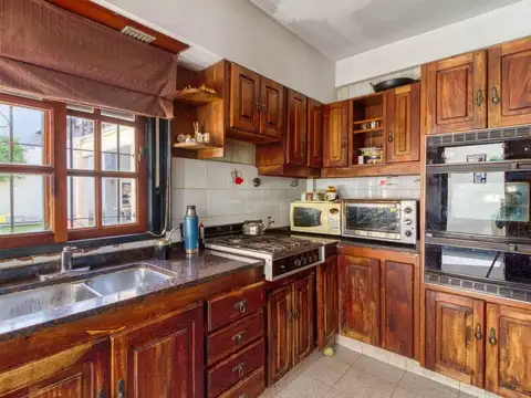 Casa 5 ambientes con 2 baños