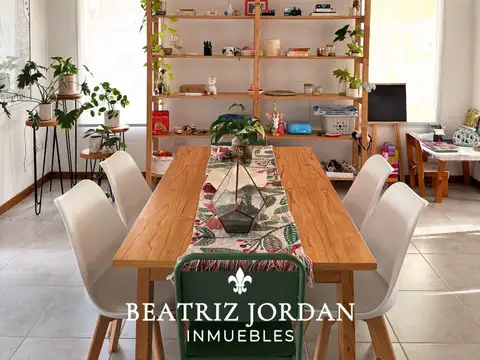 Casa 4 ambientes con 2 baños