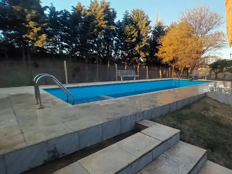 Casa en Venta con 3 cocheras