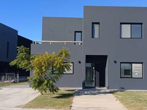 Casa en Venta y Alquiler, 5 ambientes, con Amarra en barrio náutico El Canal, Villanueva, Tigre.