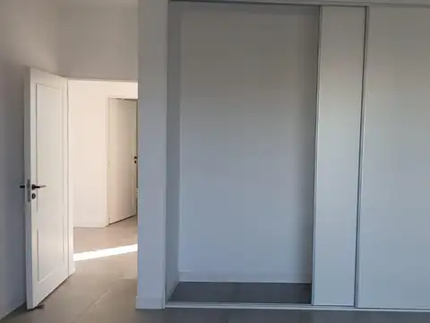Casa en Alquiler con 2 cocheras