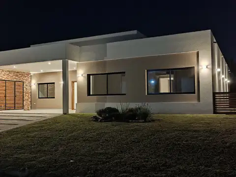 Casa tres dormitorios en barrio cerrado santa Rita san Vicente Buenos Aires 