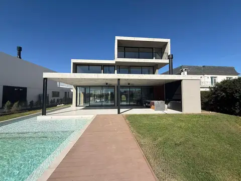 Casa en venta al lago en Marinas puertos
