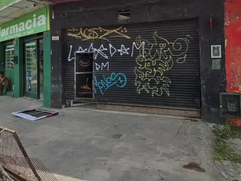 Alquilo Local sobre la calle Venezuela 3995 esq. Cno Cintura