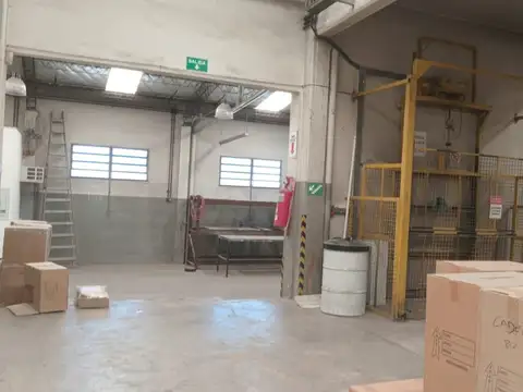Galpon en Alquiler 42  mts Fondo