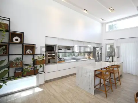 Casa 5 ambientes con 3 baños