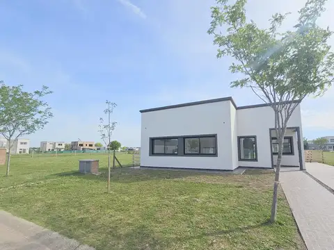 Casa en venta en B°C° San Pablo Pilar. 3 dormitorios y escritorio