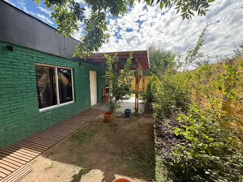 OPORTUNIDAD CASA EN VENTA CON JARDIN COUNTRY RODA BAJAS EXPENSAS TOMA VEHICULO