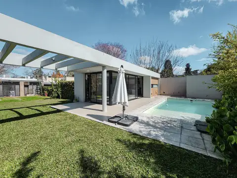 Casa de 2 dormitorios con gran quincho y pileta en Fisherton