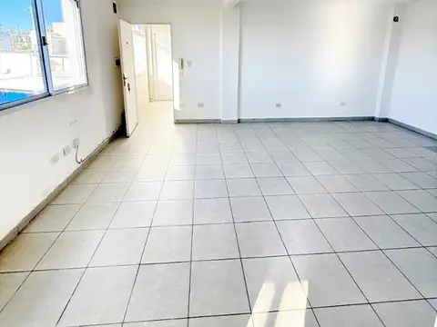Departamento en zona terminal.