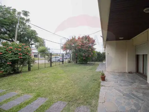 Casa 14 ambientes con 5 baños