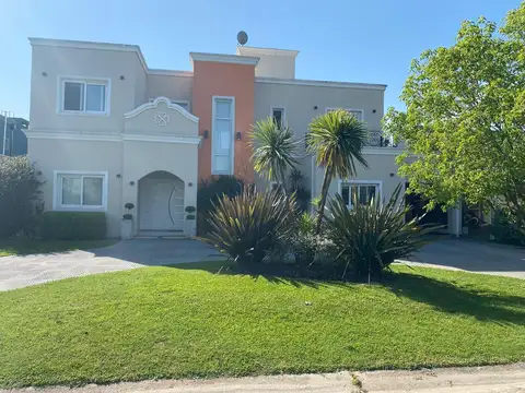 CASA DE 5 AMB EN 2 PLANTAS BARRIO CERRADO BRICKLAND