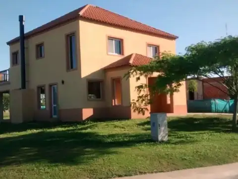 Casa en Venta en Pilar del Este - Santa Guadalupe, USD 219.000