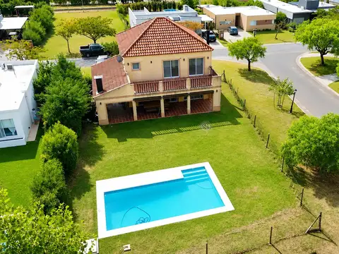 Casa  en Venta en Santa Guadalupe, Pilar del Este, Pilar