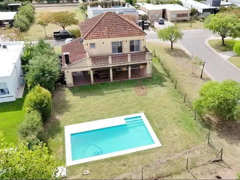 Casa  en Venta en Santa Guadalupe, Pilar del Este, Pilar
