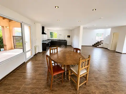 Casa 4 ambientes con 3 baños