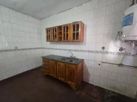 Casa 4 ambientes con 1 baño