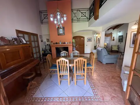 Casa en venta amplia con renta en Buena Nueva.