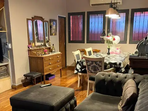 Casa 5 ambientes con 2 baños