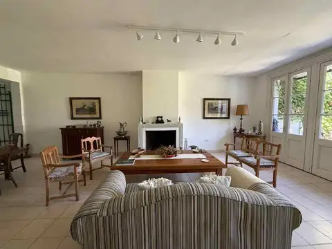 CASA EN VENTA SAN ISIDRO BARRIO CARRERAS
