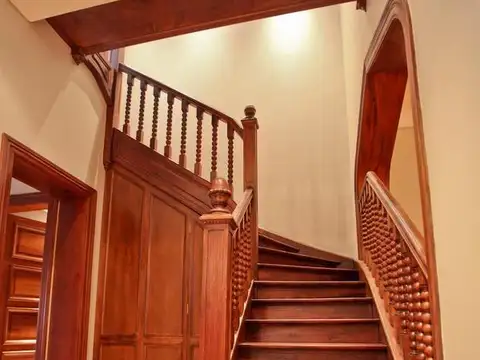 Casa 6 ambientes con 5 baños