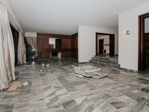 Casa en Venta con 3 cocheras