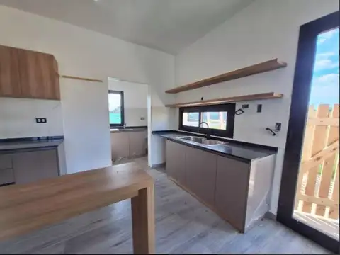 Casa 4 ambientes con 2 baños