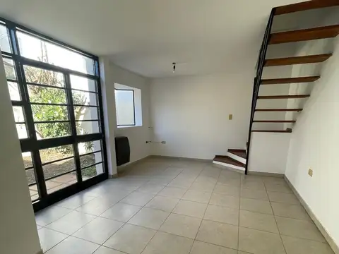 Depto Tipo Casa en Alquiler en La Plata, $ 750.000